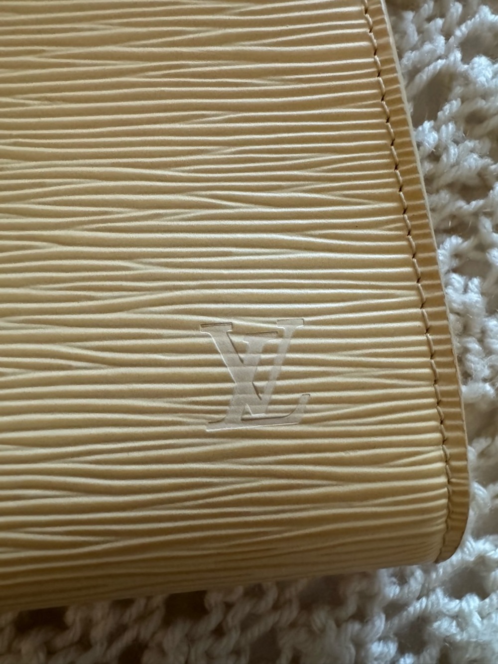 Louis Vuitton Epi Pochette Accessories 24 Vanilla - Picture 4 of 14